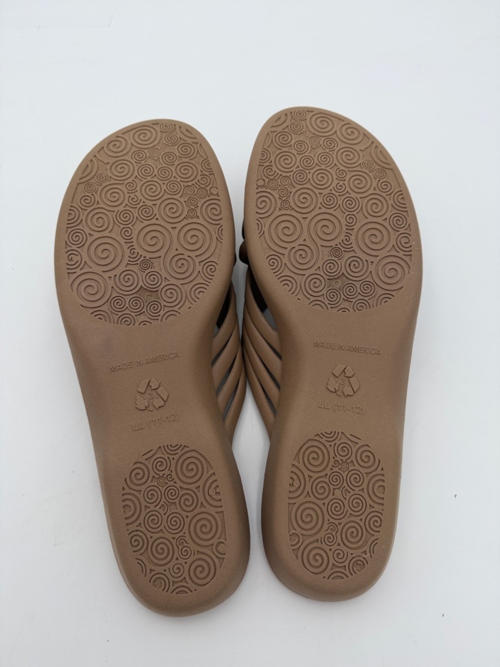 Okabashi Women's Chai / Tan Woven Slide Sandals - Picture 7 of 9